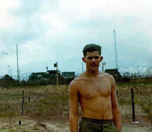 1970_03_vietnam_dong_ha_concertina